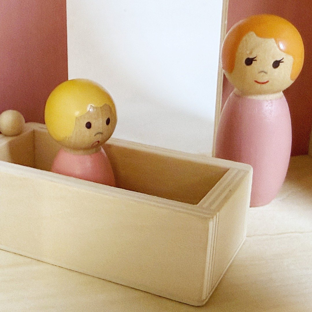 Peg dolls with wooden bathtub
